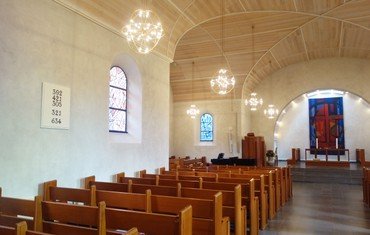 Lysglober i kirkesalen
